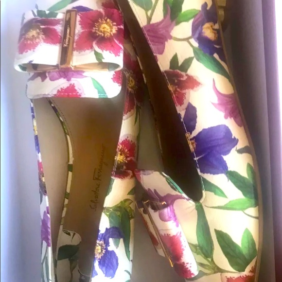 Ferragamo 7.5 B Multi Floral Vera Flat Shoes - Picture 1 of 2
